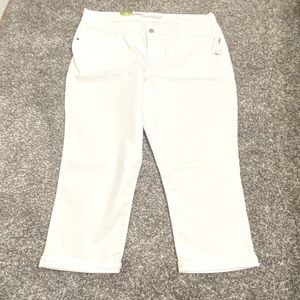 Old navy pants size 14 crop cut white jeans